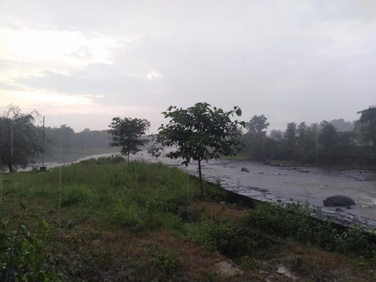 Karjat Villa エクステリア 写真